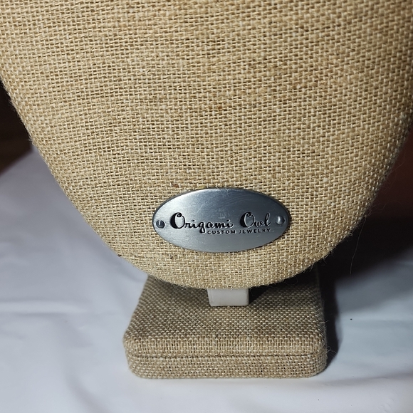 Origami Owl Silver Heart Necklace on Gold Chain - Picture 2 of 4